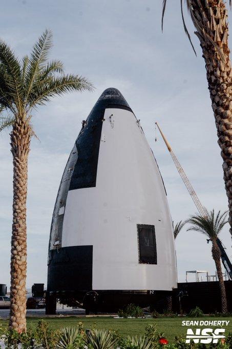 SpaceX巨型登月飛船細節曝光：兩層樓高，可載20名宇航員